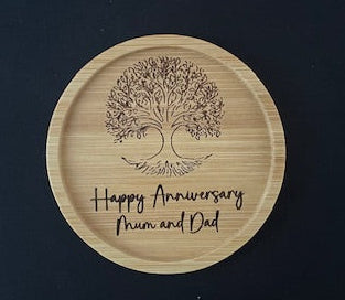 Black box with a wooden plaque featuring an engraved tree and 'Happy Anniversary Mum and Dad' text.